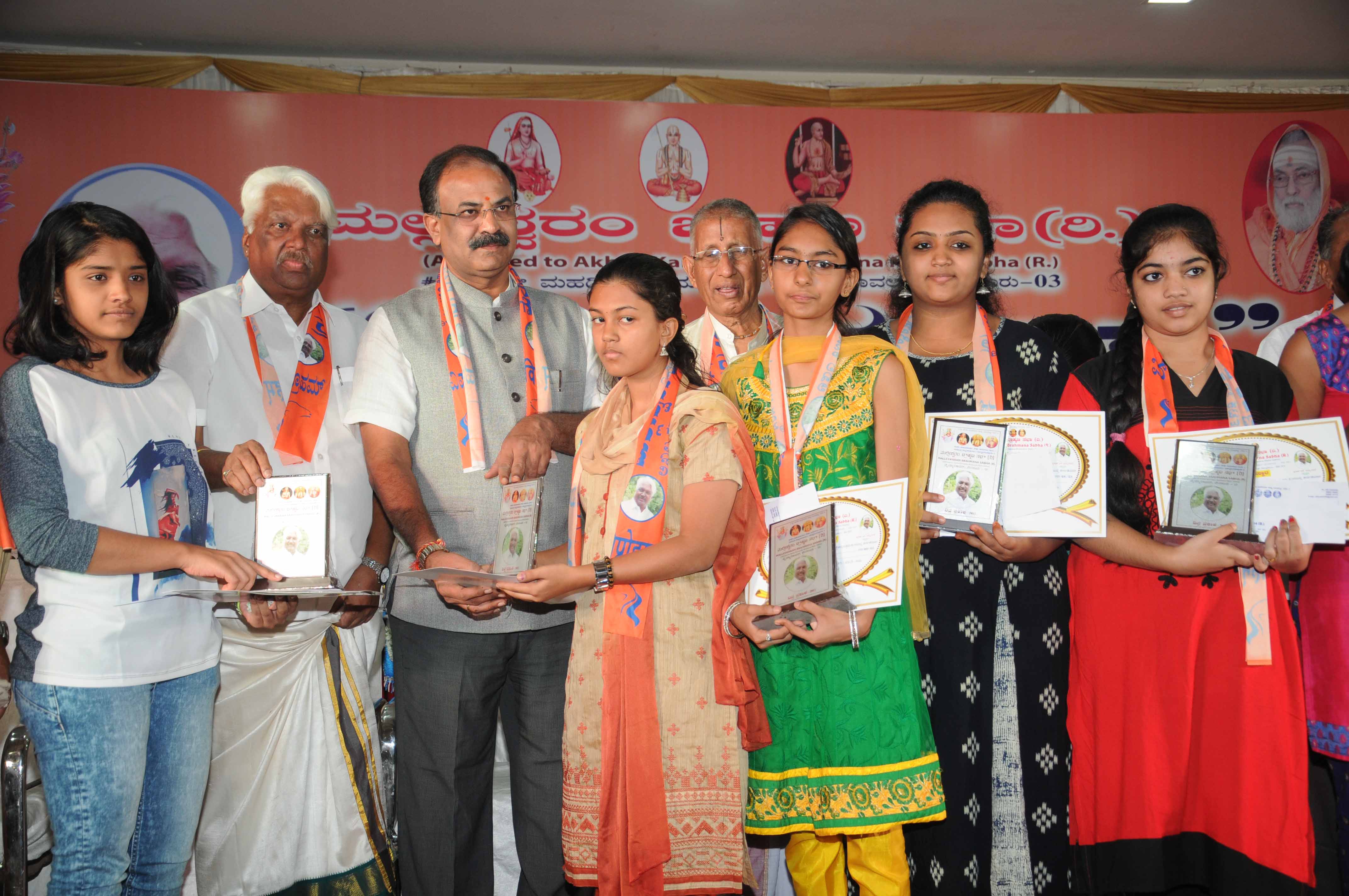 ‘ಪ್ರತಿಭಾ ಪುರಸ್ಕಾರ ವಿದ್ಯಾರ್ಥಿಗಳಲ್ಲಿ ಹುರುಪು ಹೆಚ್ಚಿಸಲಿ’